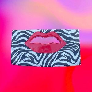 Vintage lips handbag 👄